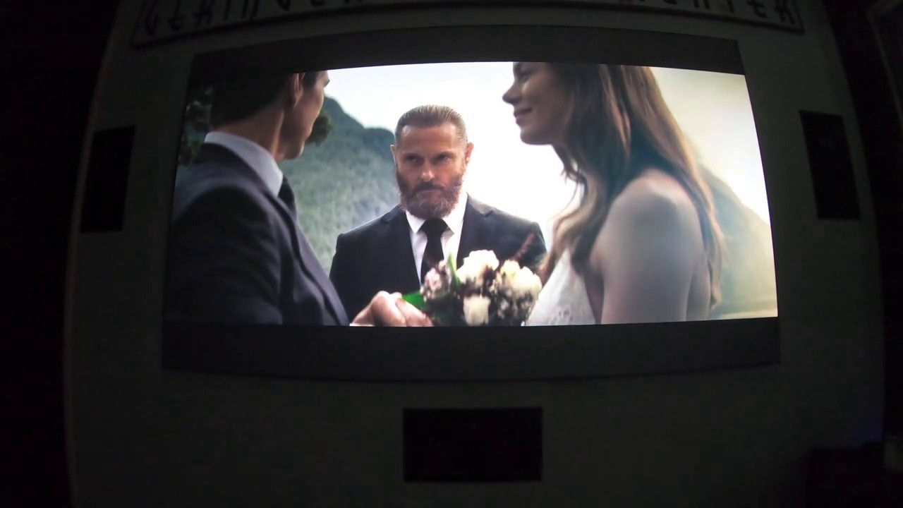 SHOOTOUT: Sony VPL VW695ES VS. JVC DLA RS1000 / NX5 4K Projector