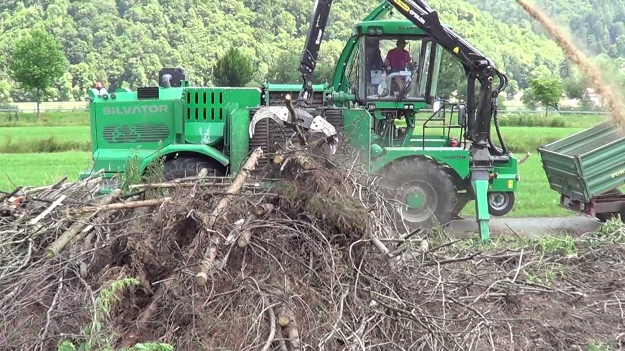 Albach Silvator 2000 häckselt Holz (HD)