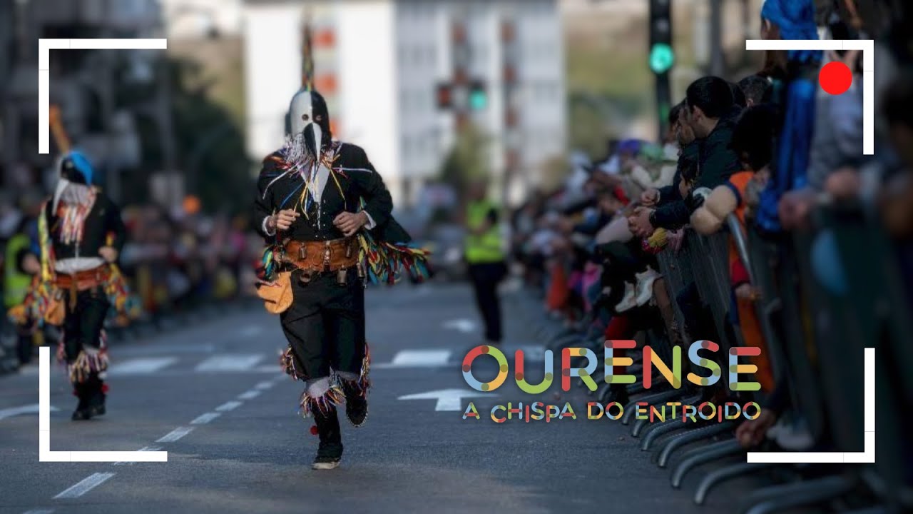 Directo |  El desfile del Entroido de Ourense llena de alegría las calles de la ciudad