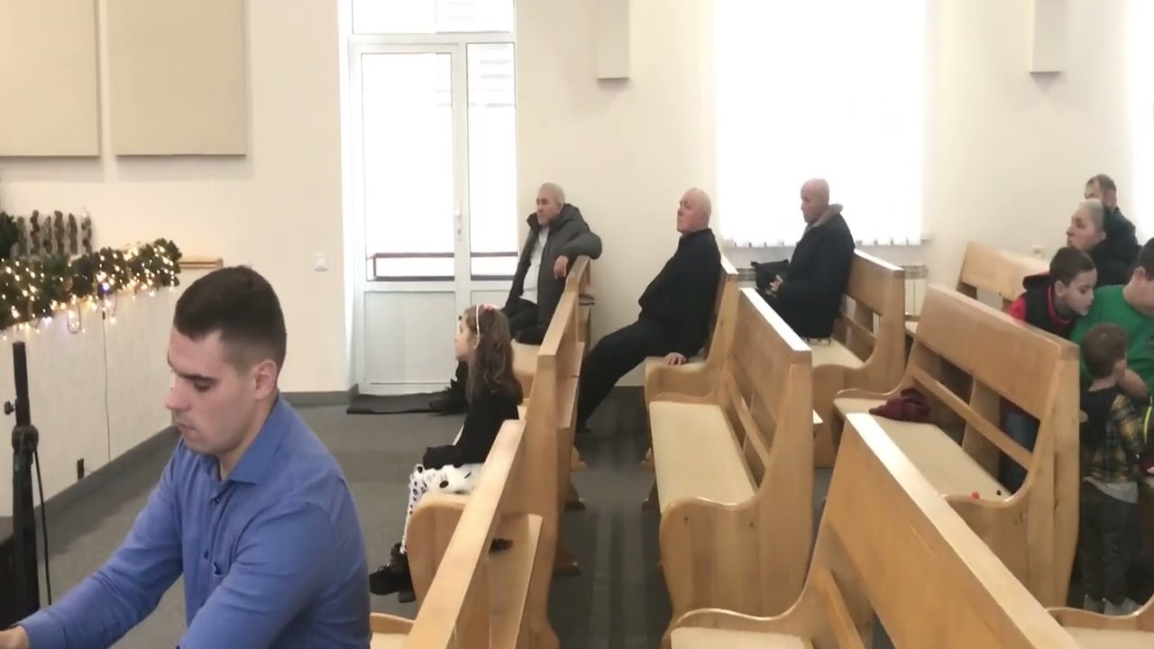 Людям мир Бог дает - святым и верным..