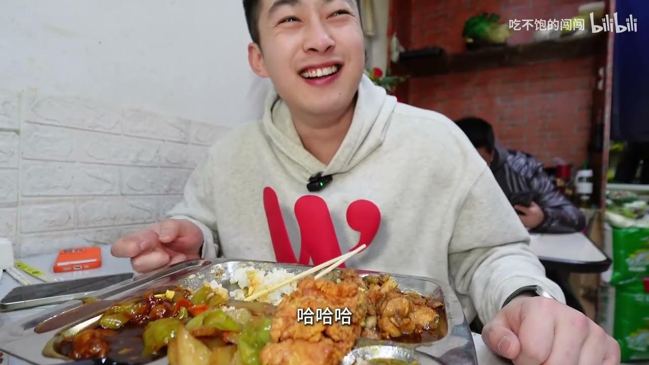 让美食博主三顾茅庐才吃到的东北盒饭！一般的自助盒饭别来沾边！