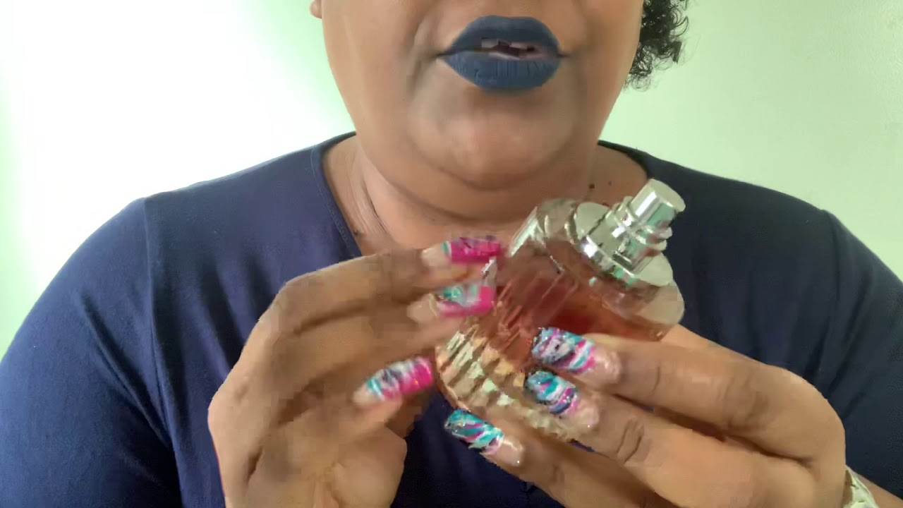 ASMR - PERFUME TAPPING, GUM CHEW, WHISPER CHITCHAT