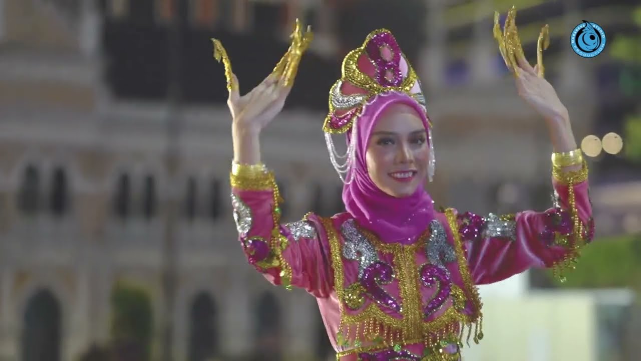 BULIGA 2000 Emeraazwa Emeraldi (RATU LEPA 2019) Artis Nasrun BSG / Ann DSG