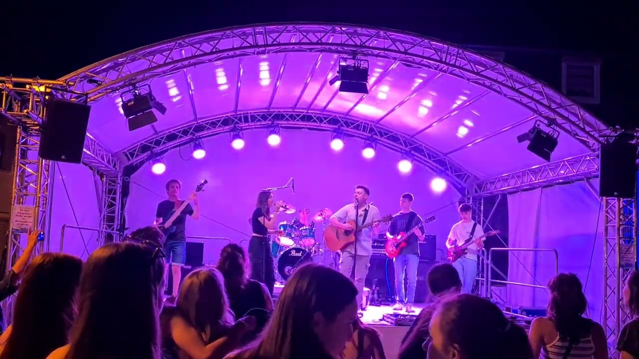 Nachwuchsband Phönix spielt Nothing Else Matters (Lied von Metallica) Nürtinger Neckarfest 2023