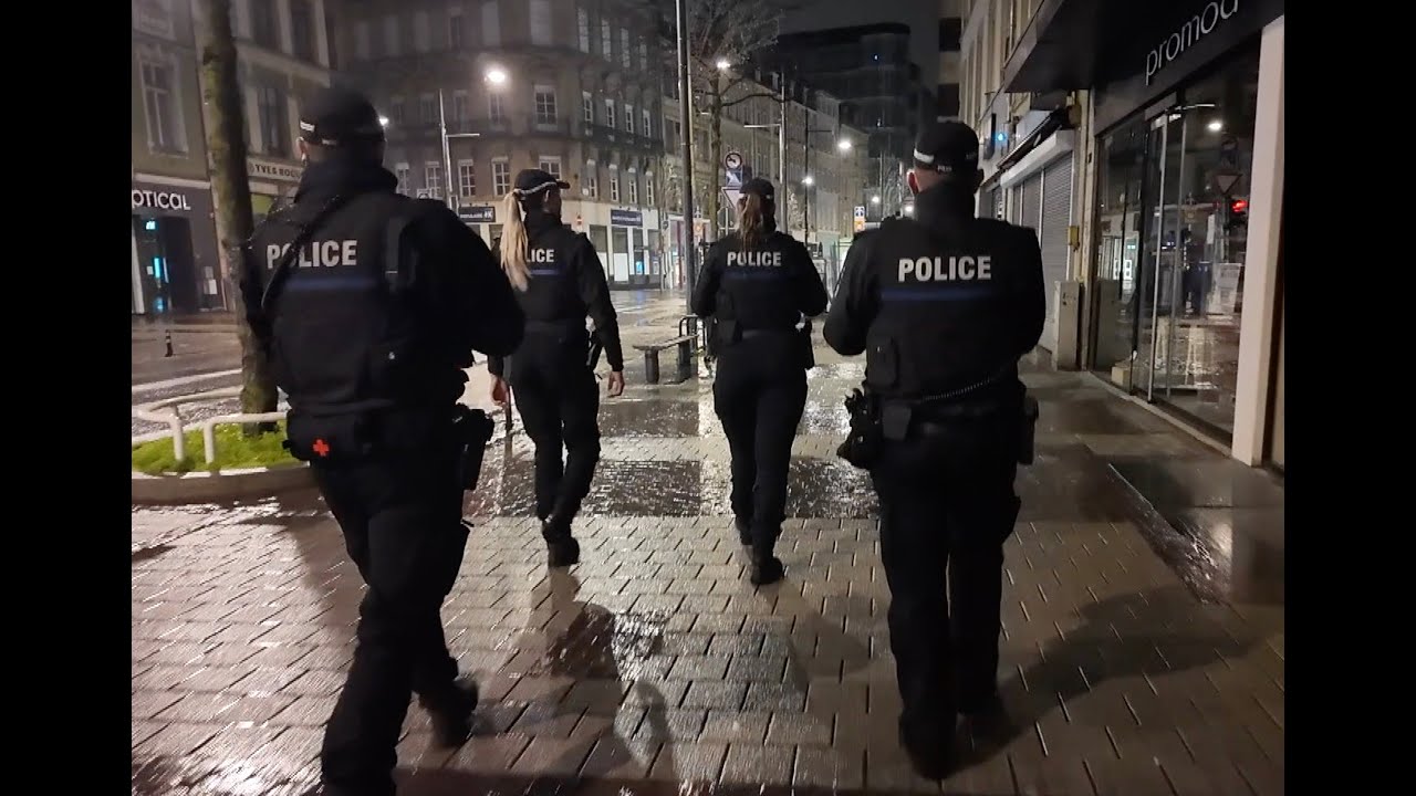 Nuetschtsschicht mat der Police