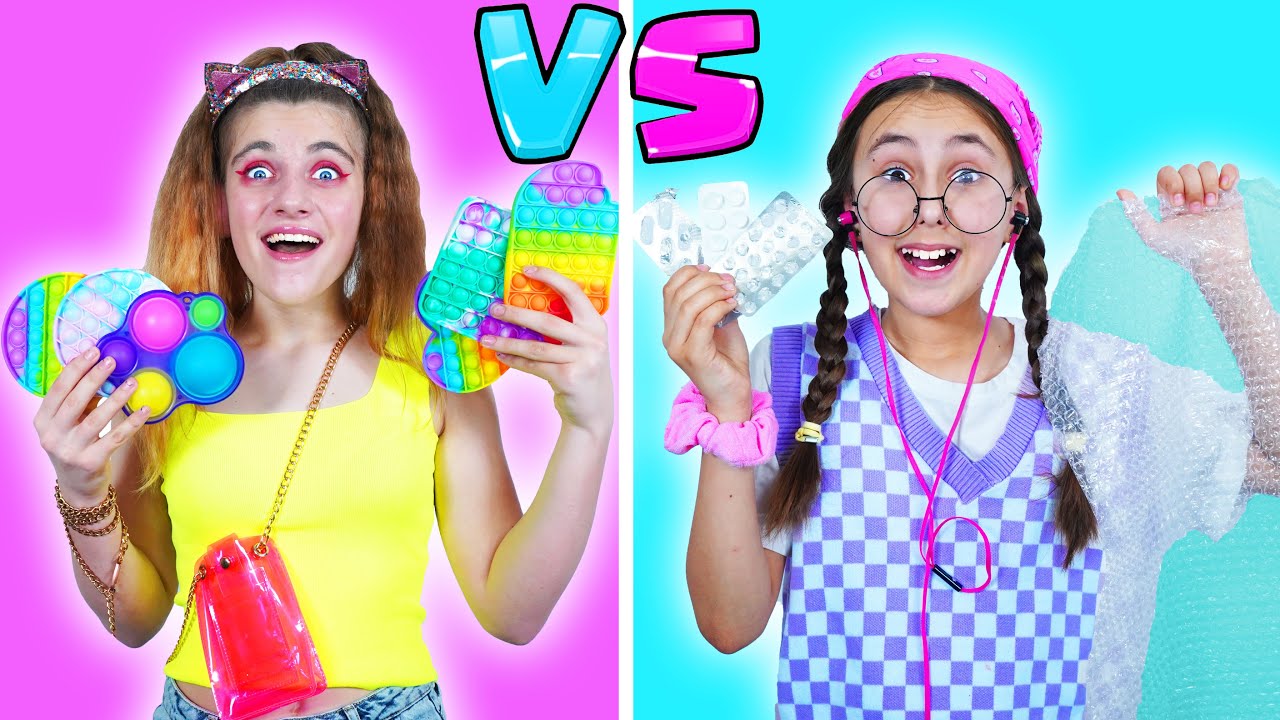Estudiante Rico VS Estudiante Pobre con POP IT || Situaciones Graciosas con amigos
