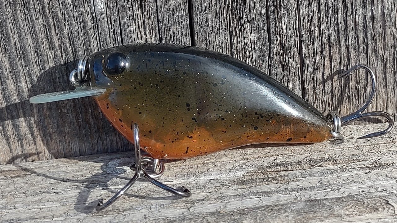 How to paint green pumpkin craw pattern on a new crankbait blank.