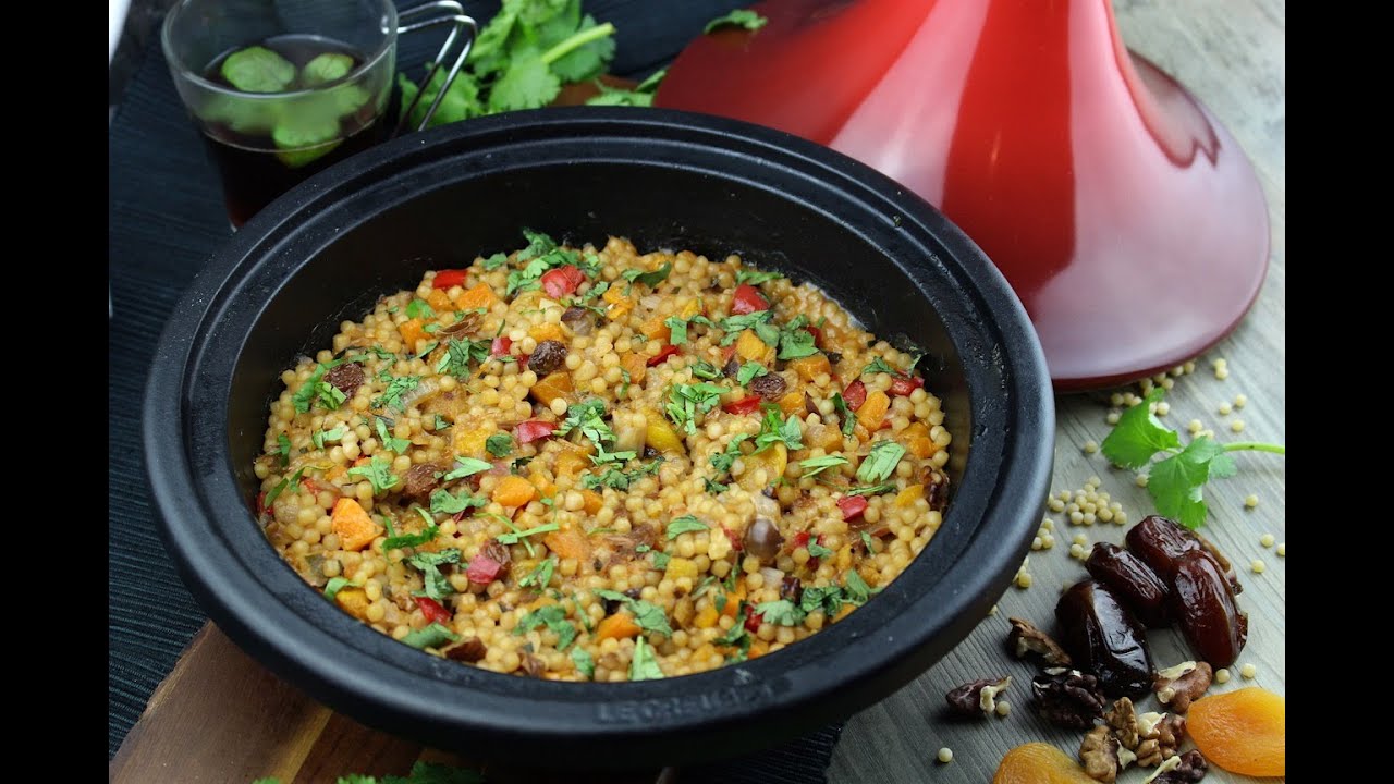 Cuscús israelí con verduras y frutos secos en tajine | cocina árabe