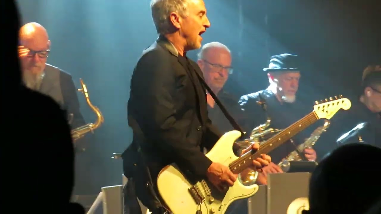 Colin James and the Little Big Band - No More Doggin'