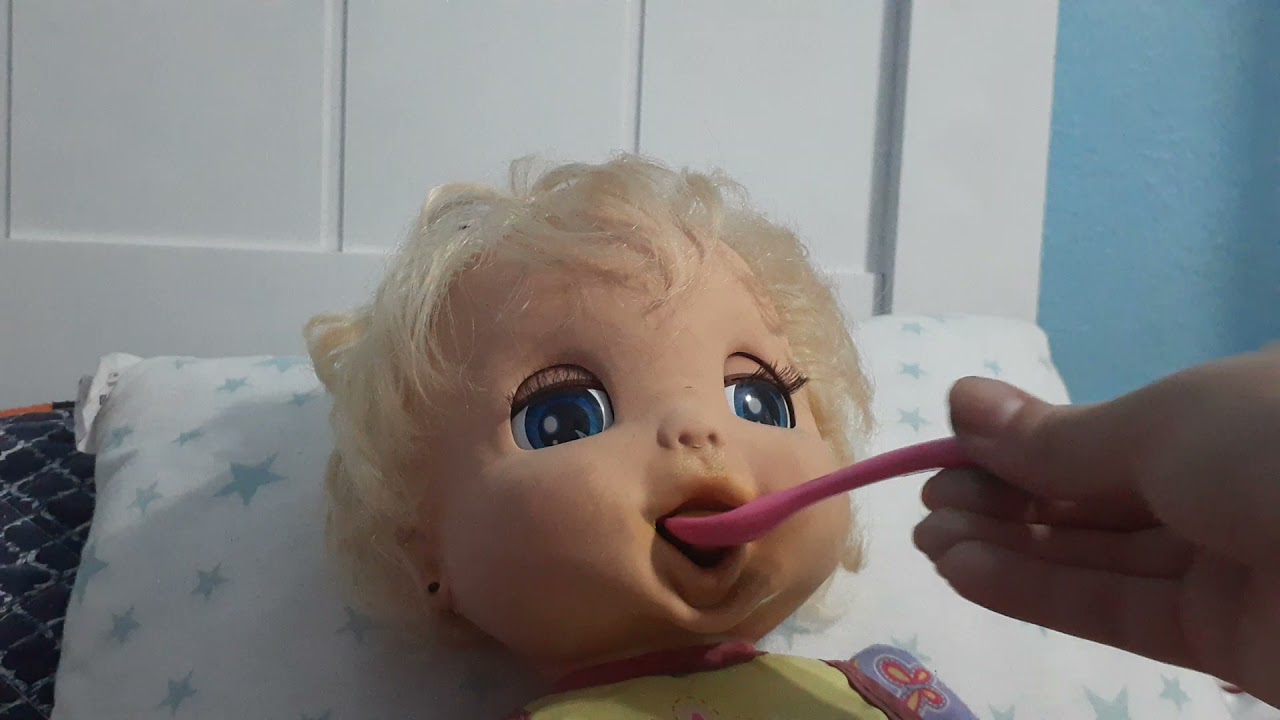 Dando papinha para minha baby alive linda surpresa de novo:D