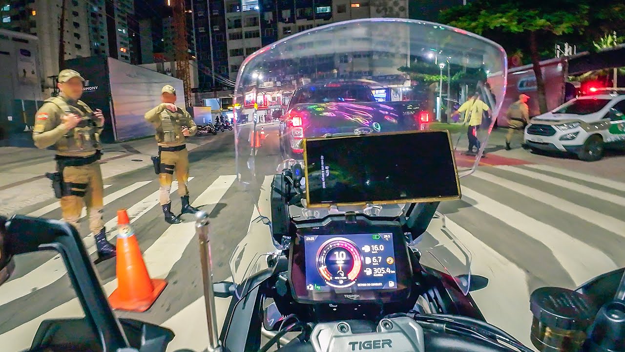 COMO TOMEI A MULTA MAIS RIDÍCULA EM BALNEÁRIO CAMBORIÚ - MOTOVLOG TRIUMPH TIGER 1200 RALLY EXPLORER