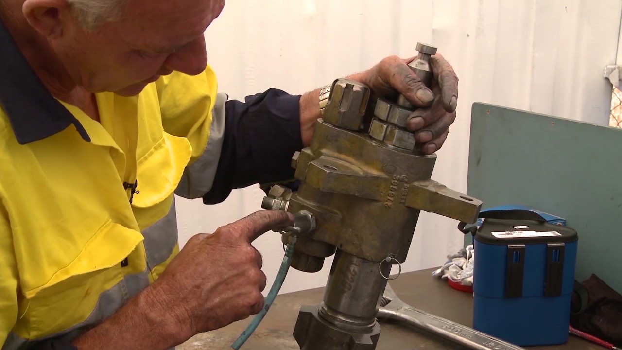 Reassembly and refitting of Graco Xtreme airless spray pump lower
