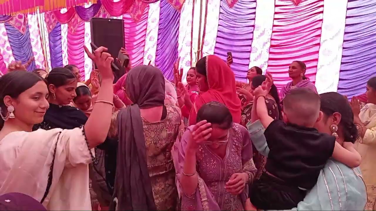 ਗੁਰਮਨਪ੍ਰੀਤ ਸਿੰਘ ਤੇ ਸੁਖਮਨਪ੍ਰੀਤ ਸਿੰਘ ਦੀ ਦਸਤਾਰ ਬੰਦੀ ਦੀ ਖੁਸ਼ੀ ਦਾਦਕਿਆਂ ਅਤੇ ਨਾਨਕਿਆਂ ਦਾ ਗਿੱਧਾ ਭੰਗੜਾ ਮੁਕਾਬਲਾ