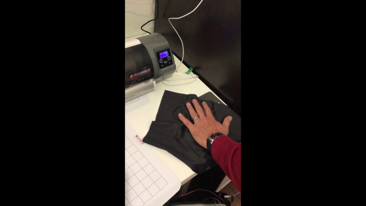 Dépose d'un film HD ZAGG avec ISOD Cutter