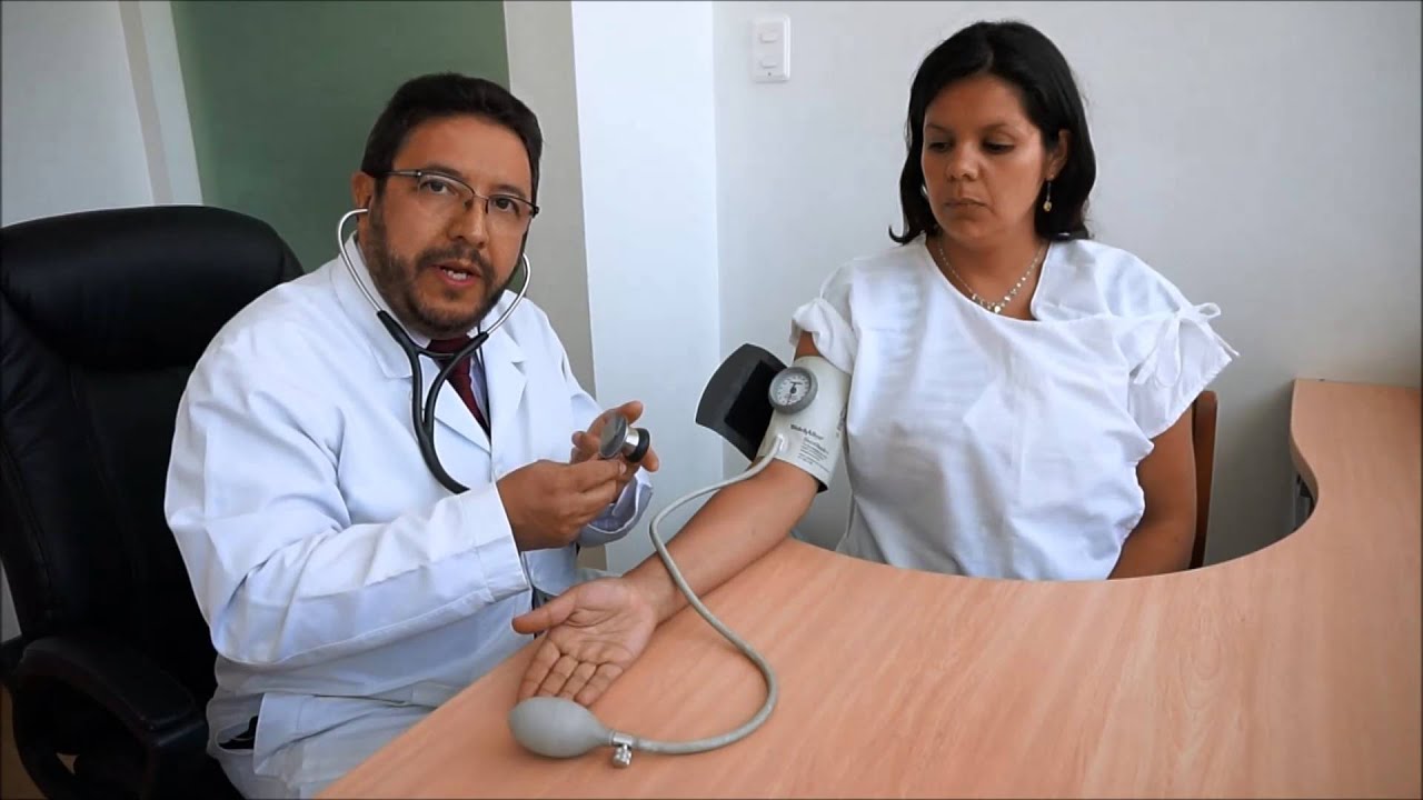 Toma de presión arterial y signos vitales