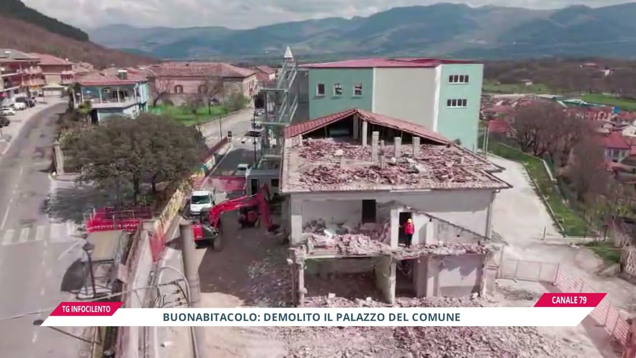 Buonabitacolo: dopo 46 anni, demolito il palazzo del Comune