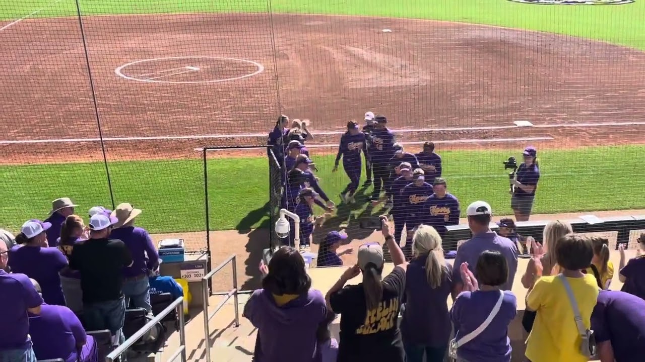 UNDEFEATED LSU TIGER SOFTBALL🥎 COMPLETE TEAM ROSTER. FIELD TRIP GAME @placesletsgeaux