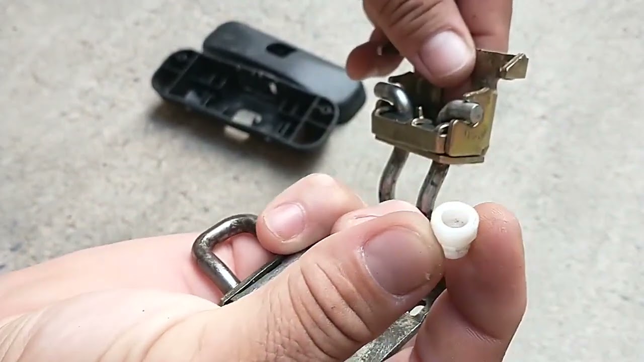 Bagageiro traseiro Renault( Trava solta )