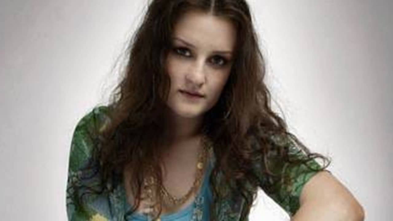 IRENE FORNACIARI CON I NOMADI - IL MONDO PIANGE - HD