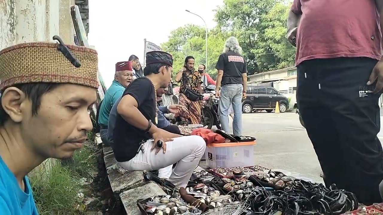 SUASANA PASAR BATU AKIK TERMURAH DI ANDARA DEPOK JAWA BARAT 