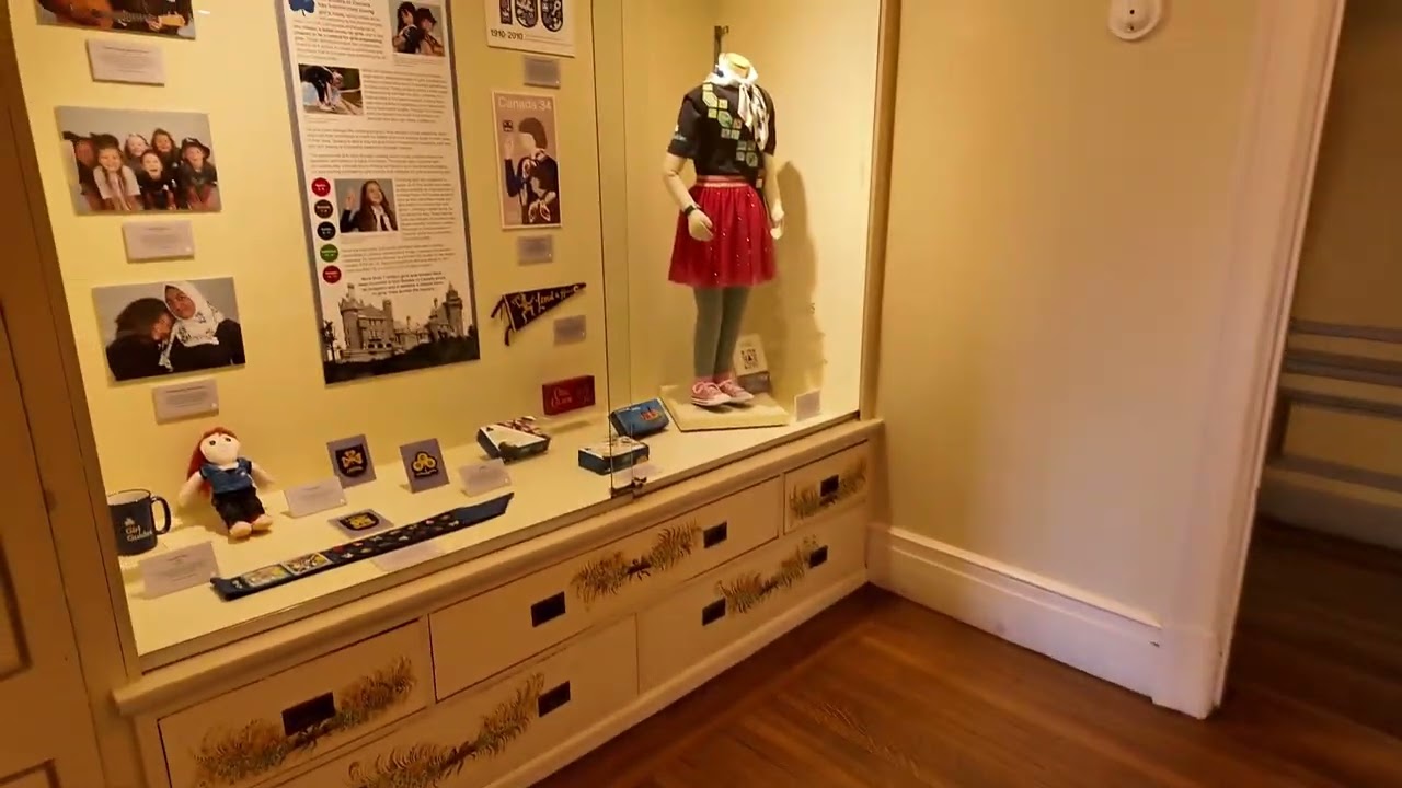 Toronto Winter Walk +| DanielBuilding, Casa Loma, St. LawrenceMarket & Nathan Phillips Square