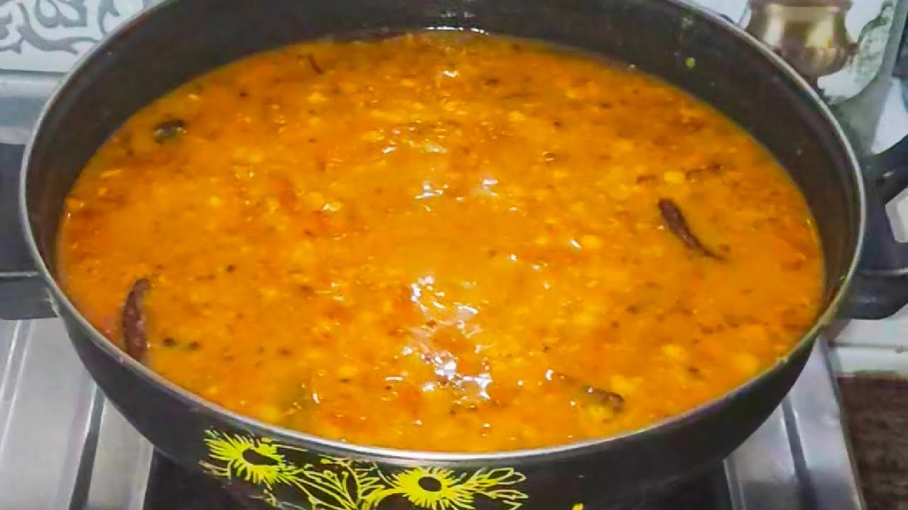 Dhaba Style Dal Tadka Recipe | Ungliyan Chatte Reh Jaoge! 🍲
