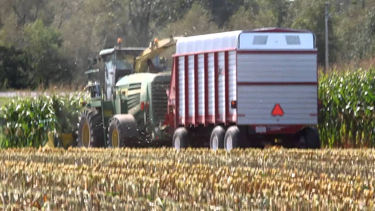 John Deere 7350 ProDrive Self Propelled Harvester Chopping Corn Silage