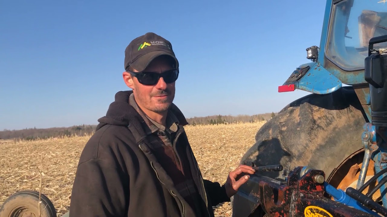 We Are In The Field; Ford TW20 John Deere 220 Stalk Chopper, Ford TW-20 is Down Major Hydraulic Leak
