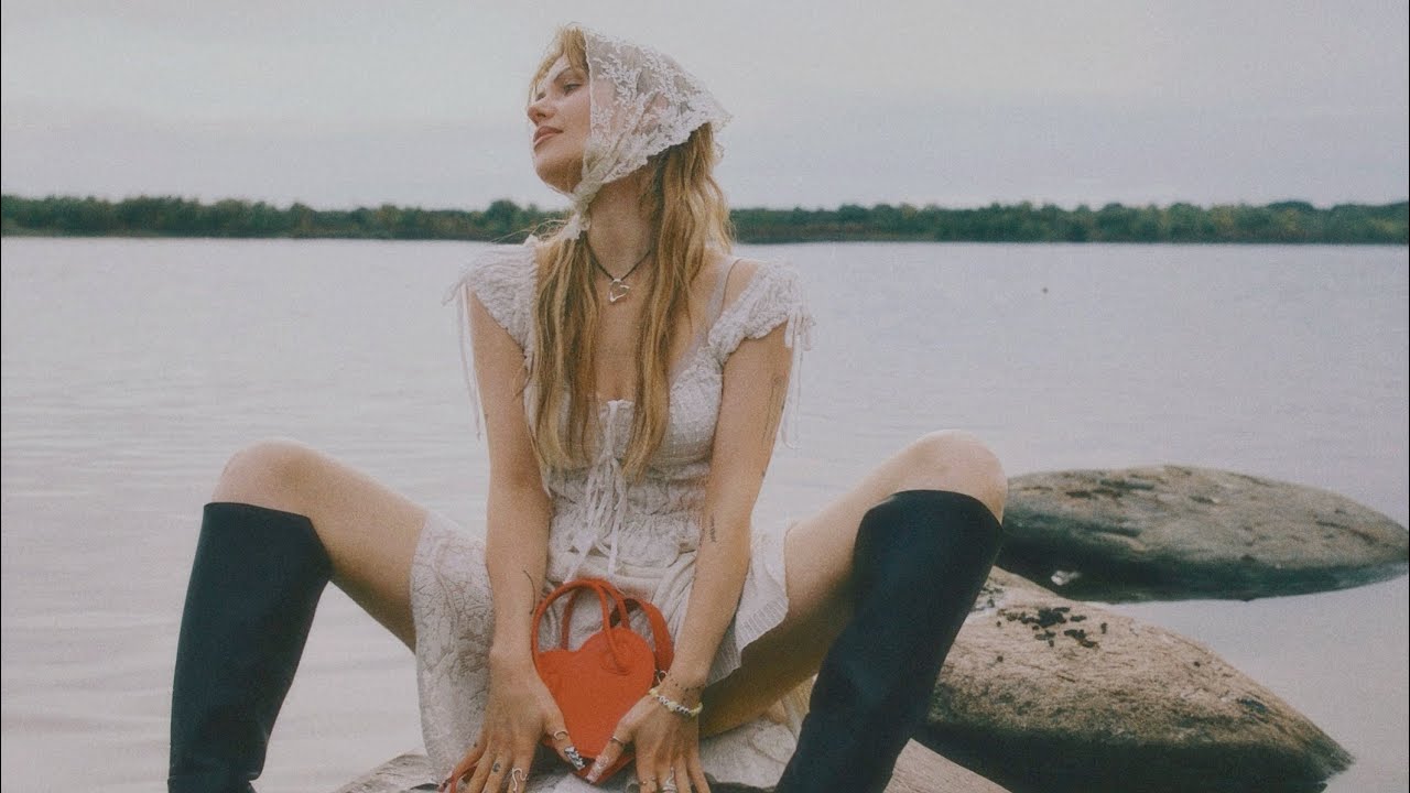 Gwen Dolyn - dein ist mein ganzes herz (audio+visuals)