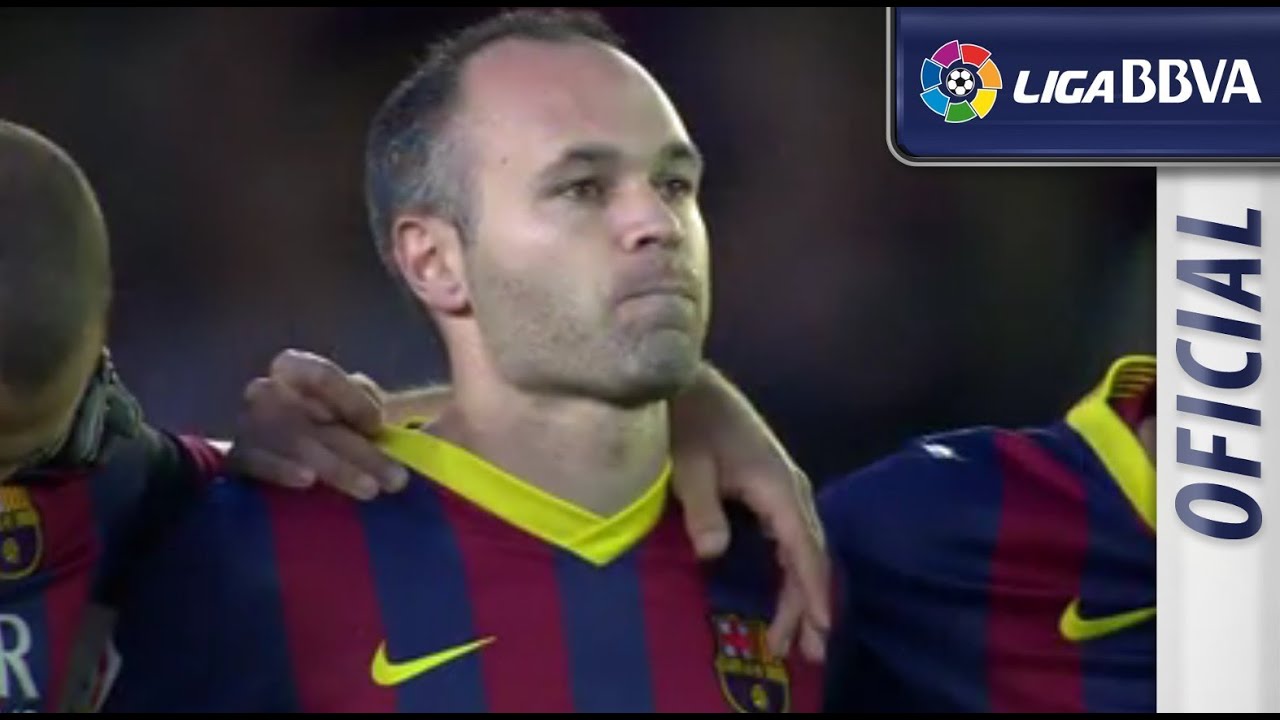 Moment of silence for Tito Vilanova in El Madrigal