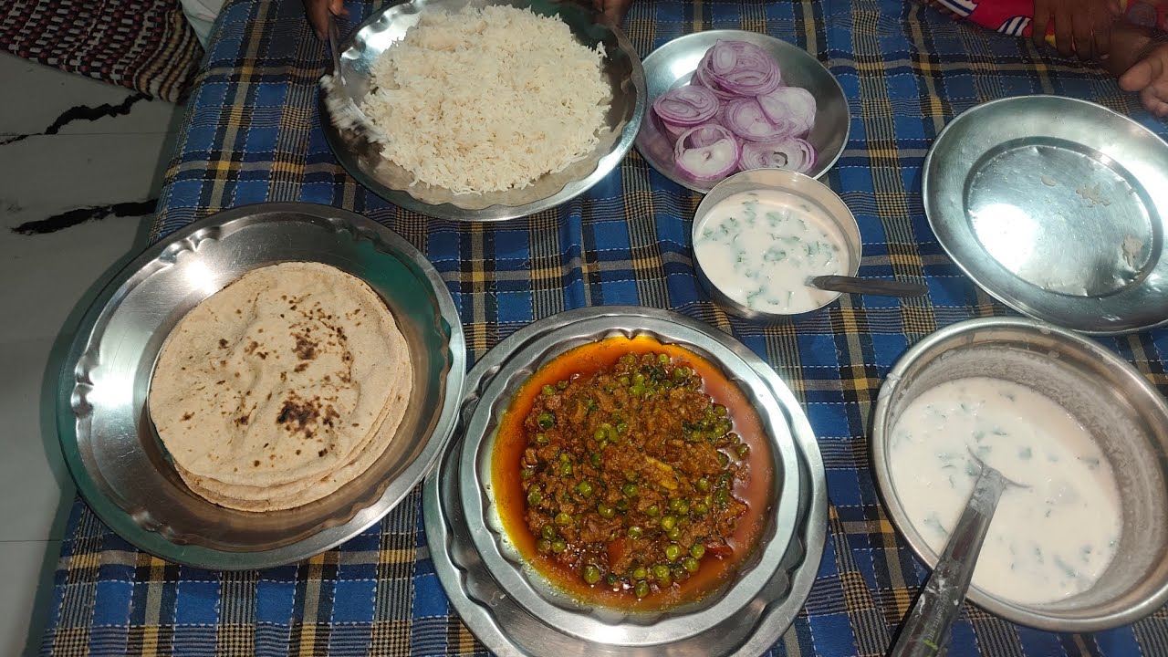 Date 1/3/2026 meri mammi ke hath ka lunch🥰🥰keema matar rice roti salad with rayta 👌👌