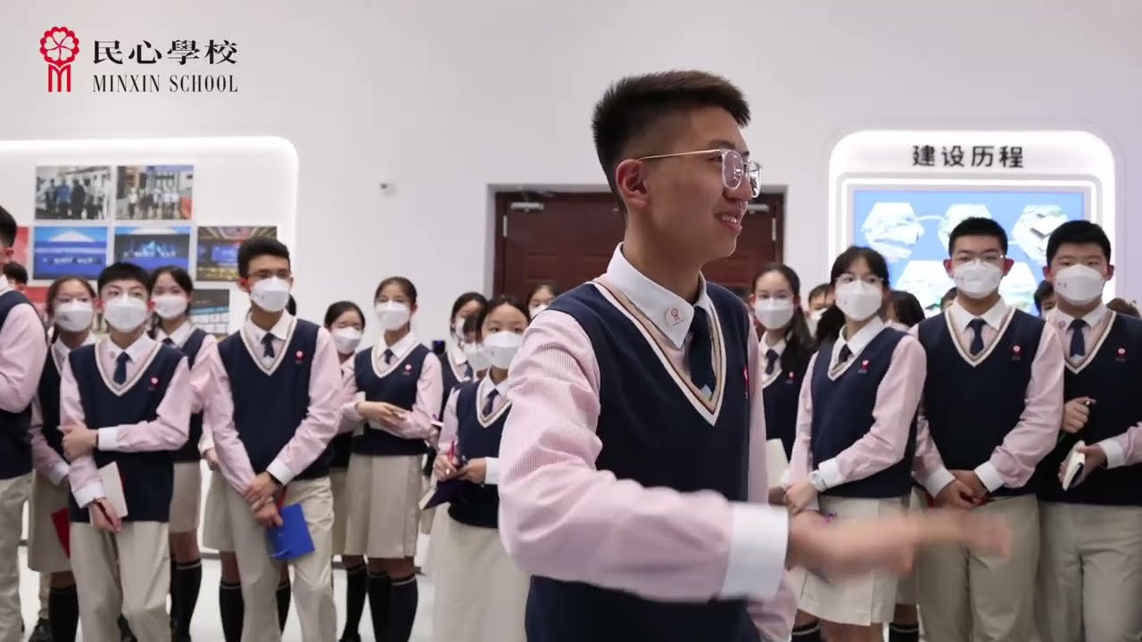 梁振英帶民心學子遊歷火箭廠