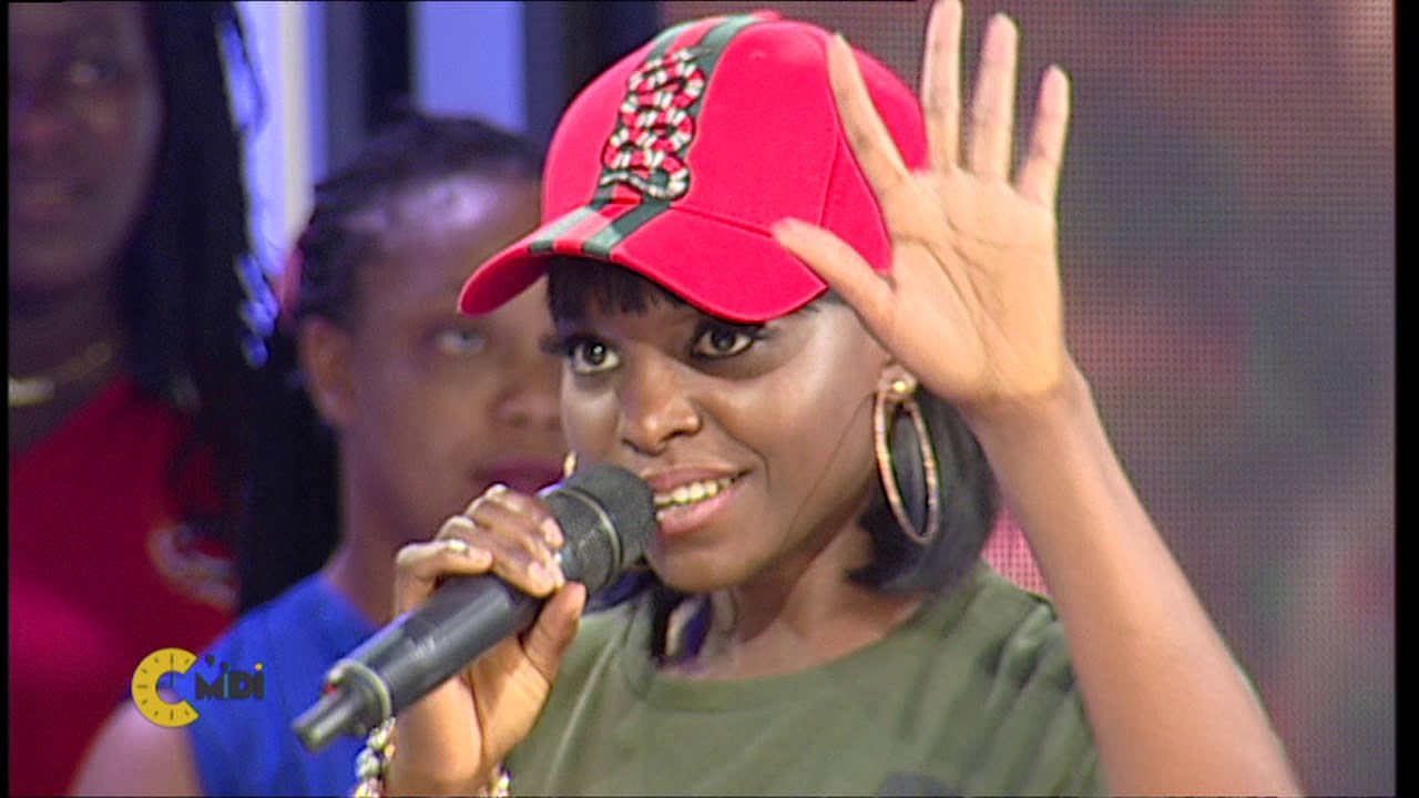 C'Midi Daphné sur le plateau pour annoncer son show de ce soir au MIXX NIGHT CLUB