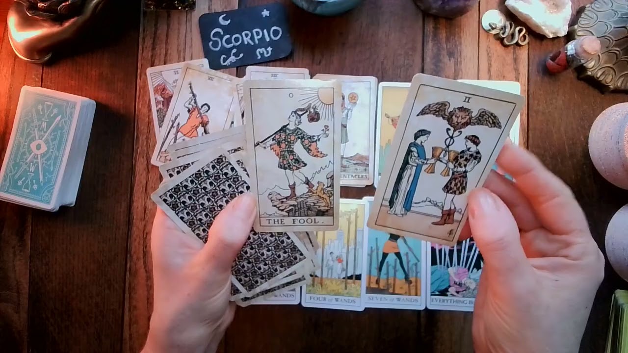 SCORPIO♏WHO'S  COMING TOWARDS YOU IN LOVE... END OF 2025😲💖👀 BONUS READING✨🌈