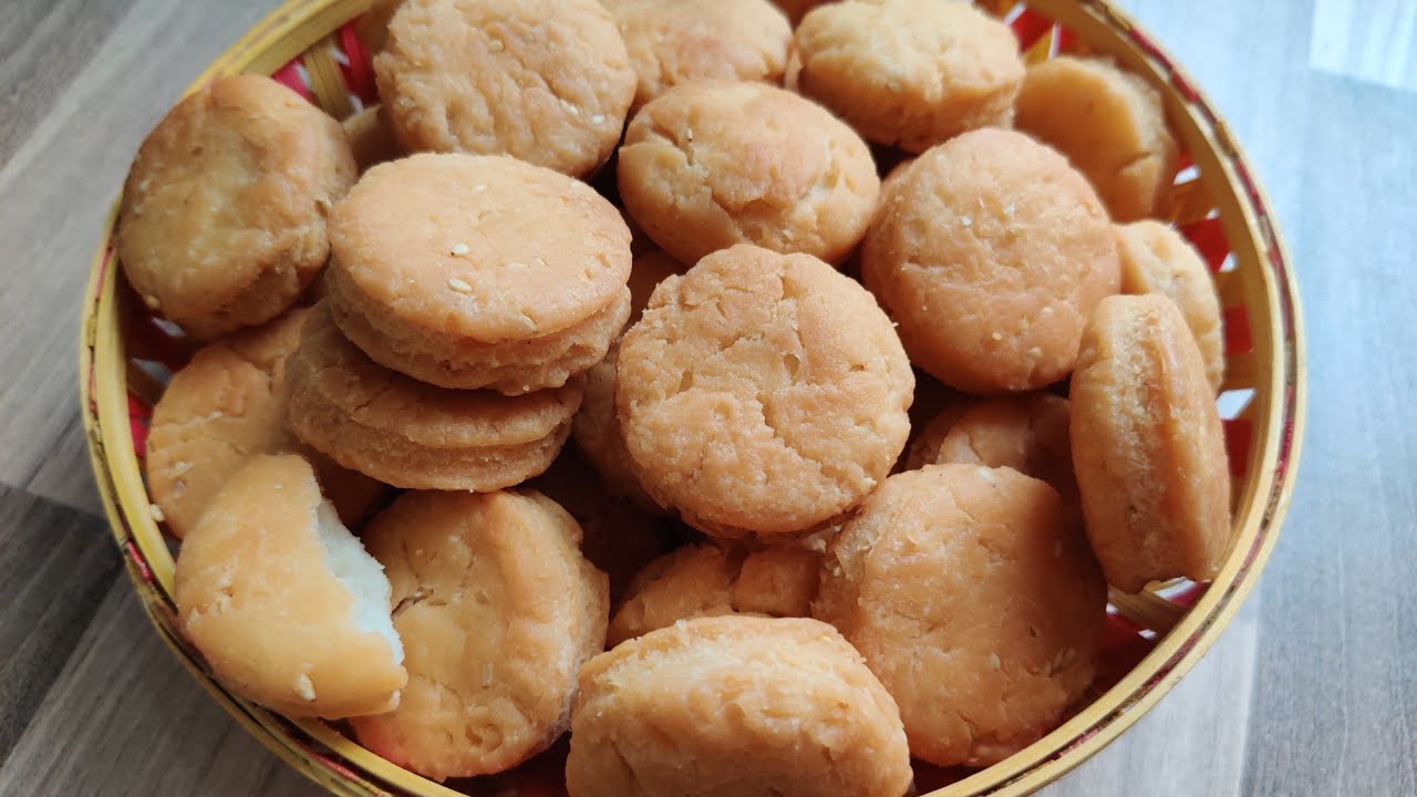 खस्ता मिल्क मठरी |  Milk Biscuits without Baking | Sweet Mathri | VARSHA BHAWSAR'S RECIPES