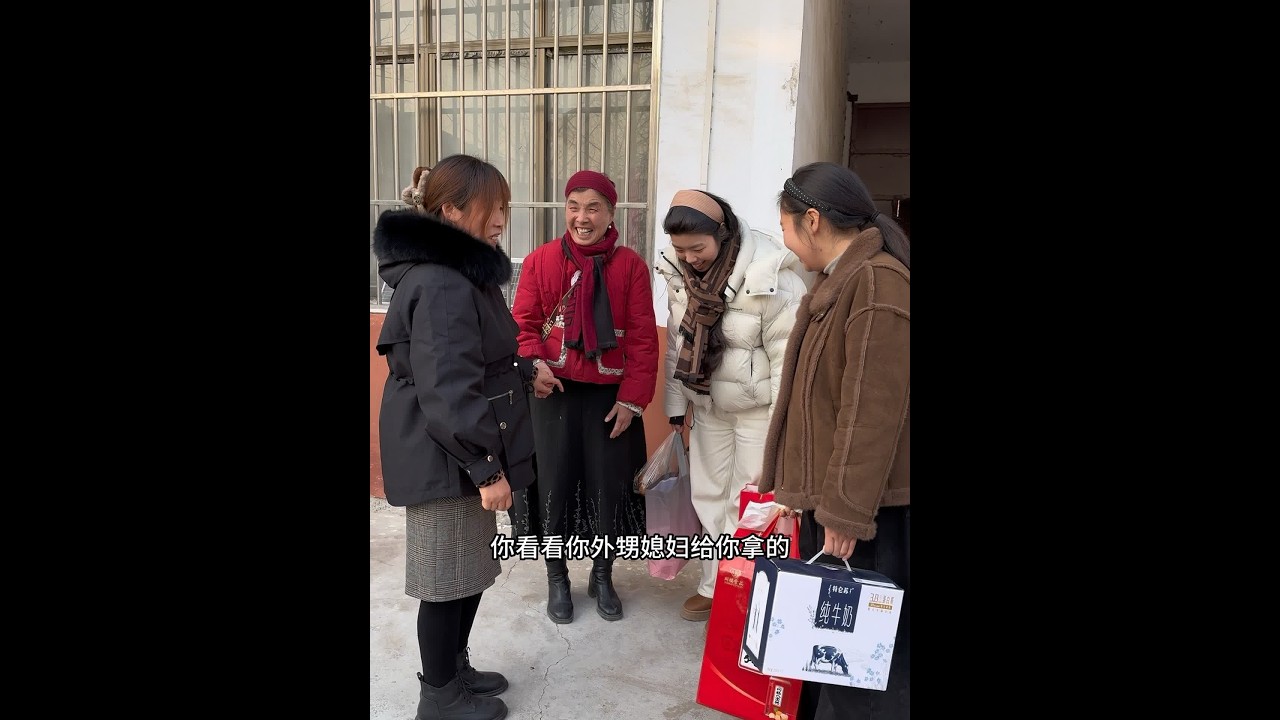 今天小姑姐喊我和她一起去妗子家做客，没想到妗子还给婆婆准备了小礼物…❤️#记录我的农村生活 #记录真实生活 #婆媳 @抖音小助手 @DOU+小助手