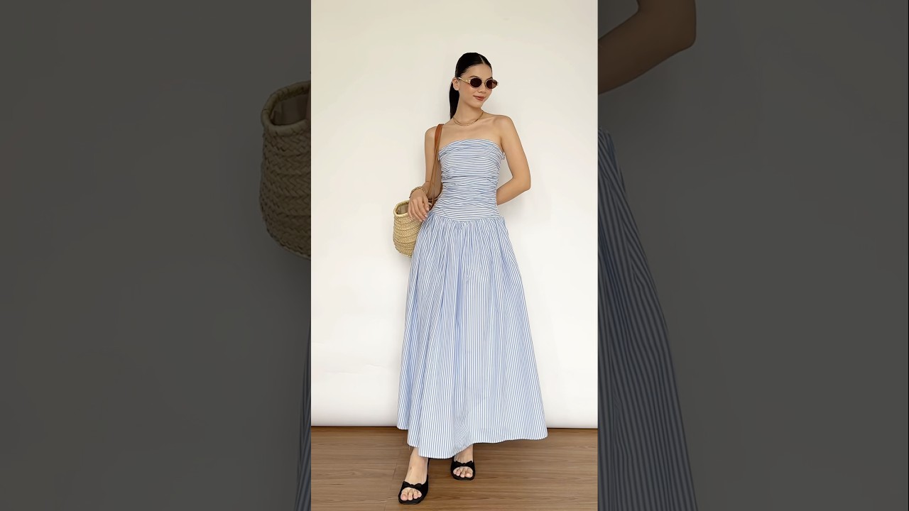 A lovely blue-striped dress, as airy and soft as a cloud . Lana Simple Chic 