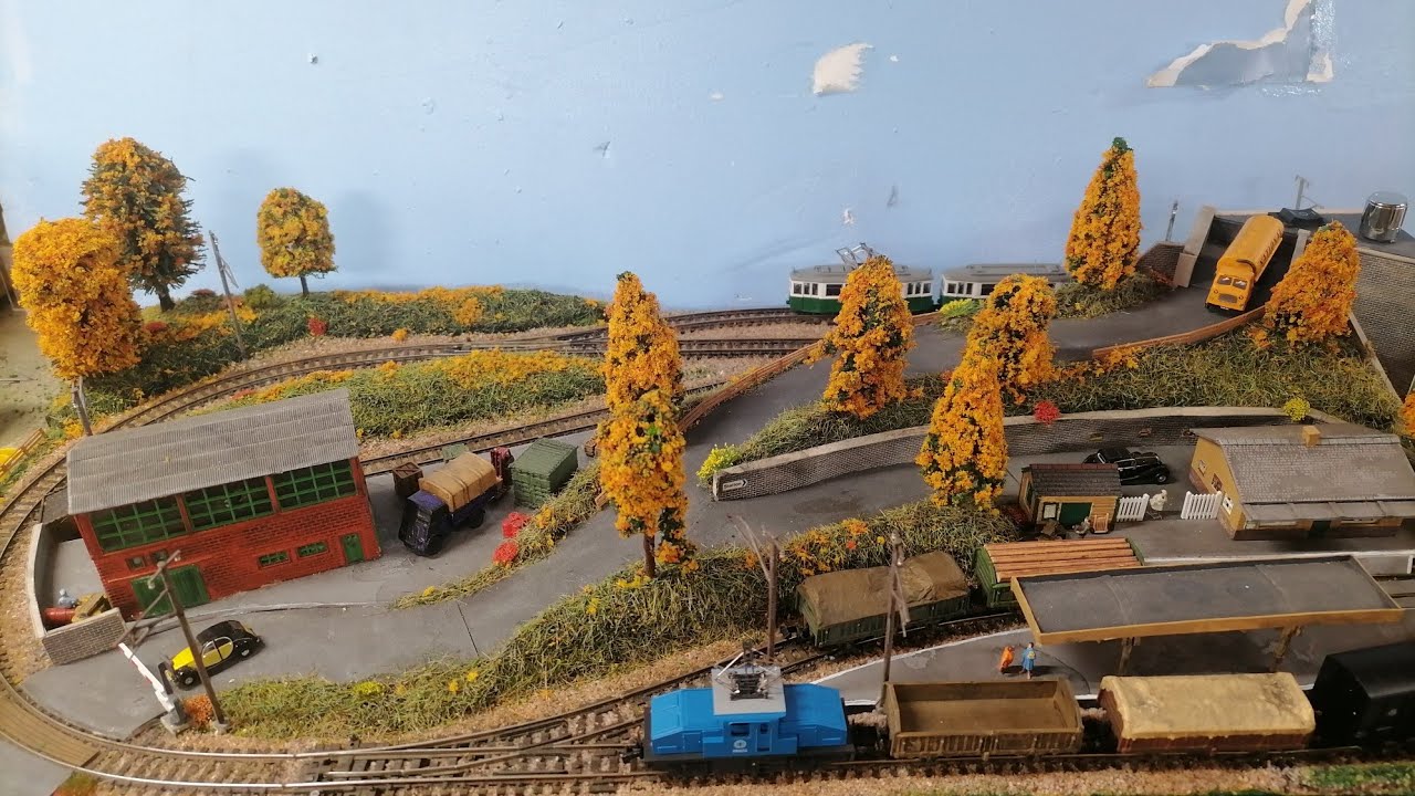 The Micro Model Railway layout with lots of operating potential