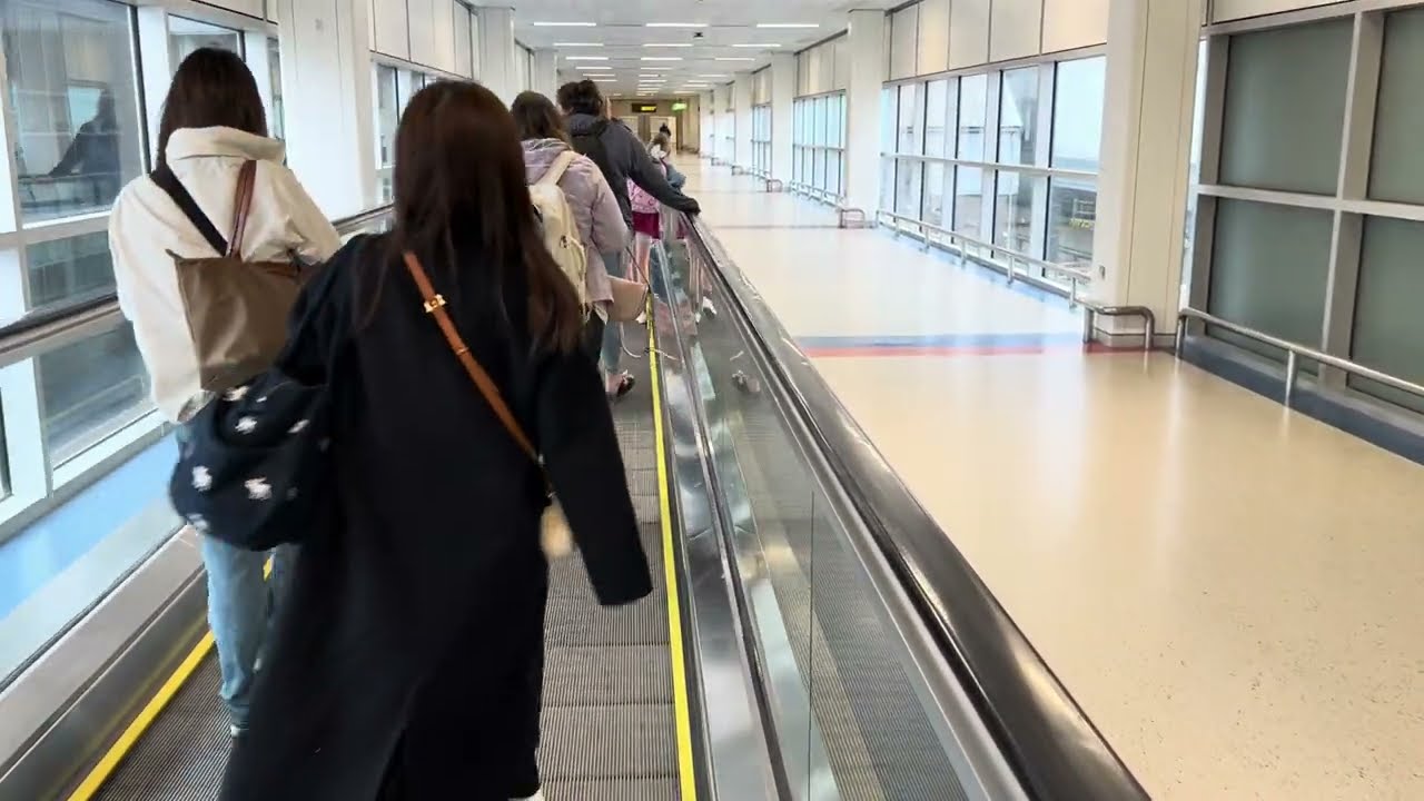 London Gatwick Airport - 2x Travelator, 1x Escalator - Arrivals walk to passport control from bridge