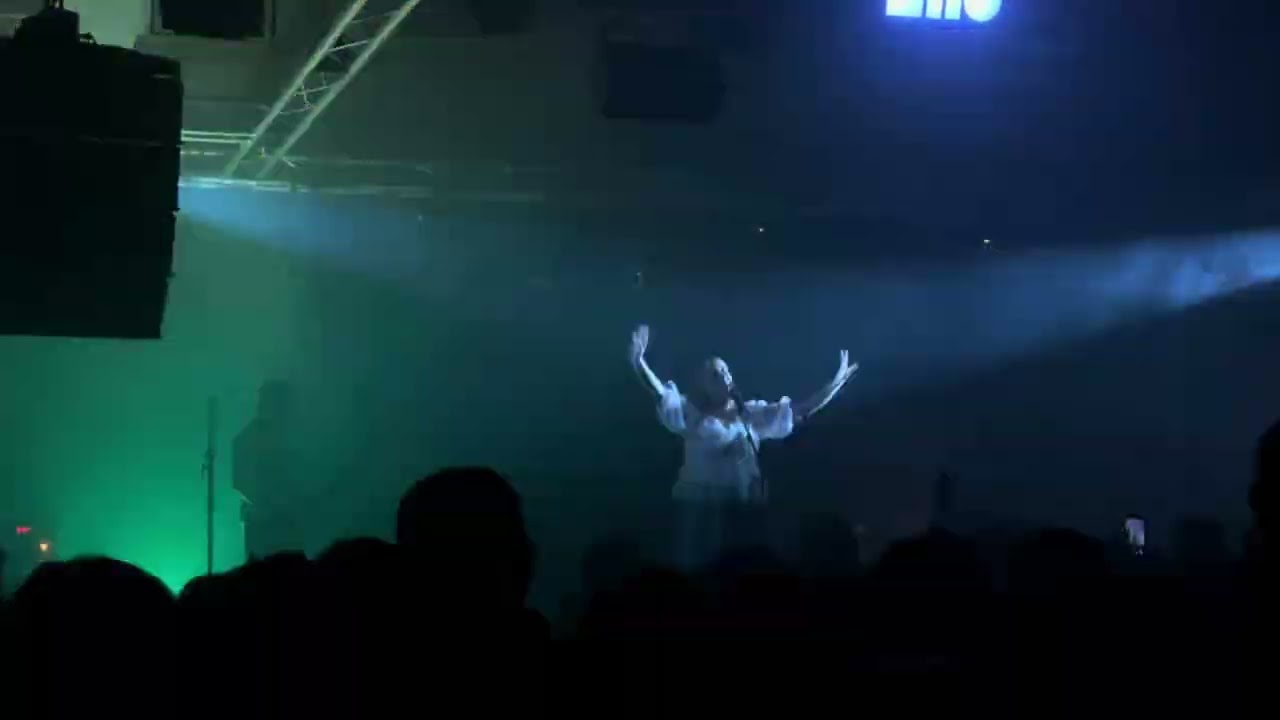 Austra - Lose it (BCN 260301)