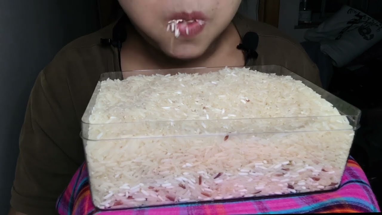 mukbang raw rice eating||makan Beras mentah suapan full di mulut#eating #eatingrawrice