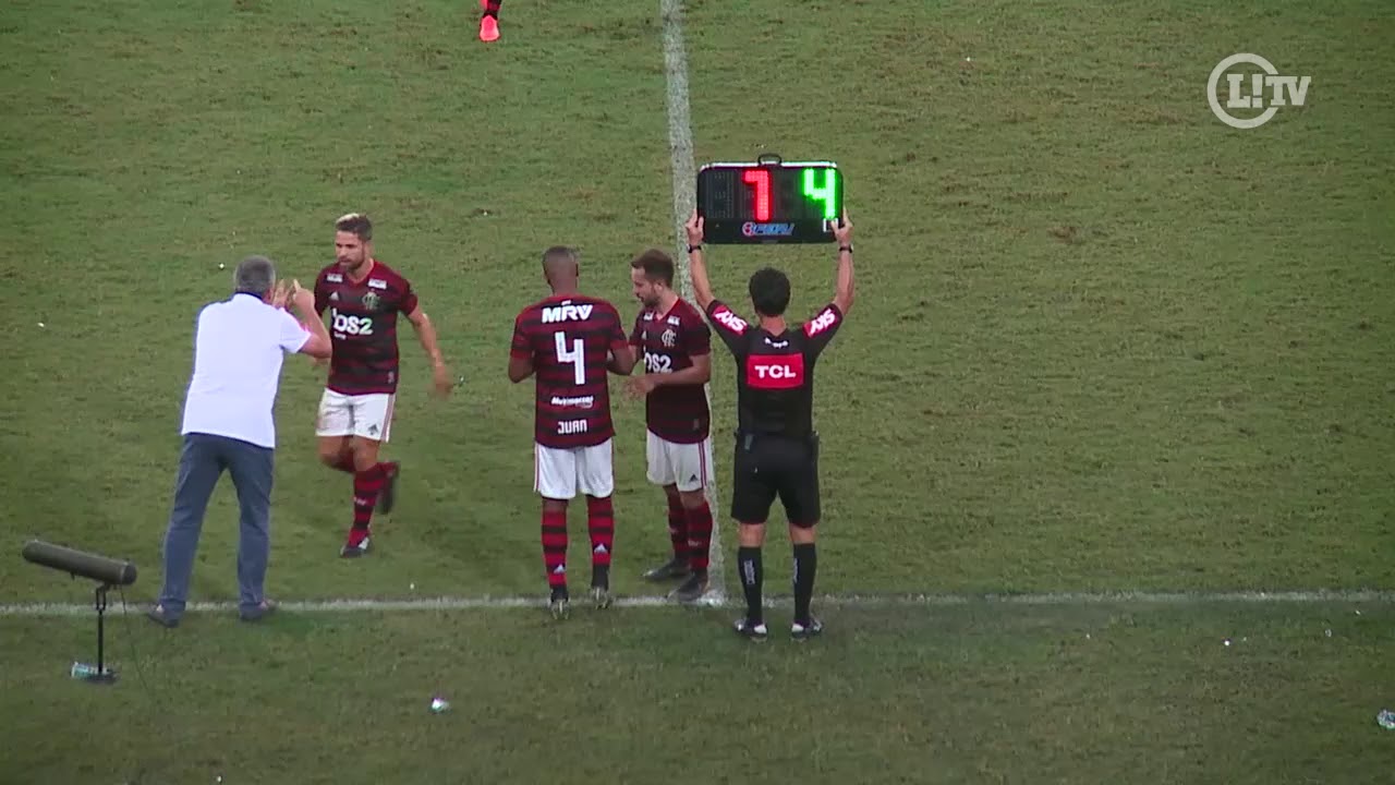 Juan se despede da torcida do Flamengo no Maracanã