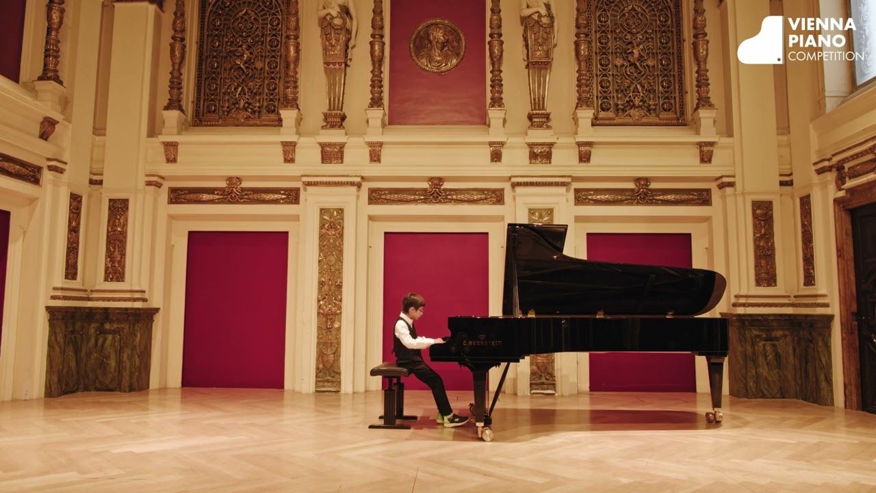 Vienna piano competition Mozart Piano Sonata 16 in C Major and Chopin Minuet Waltz 