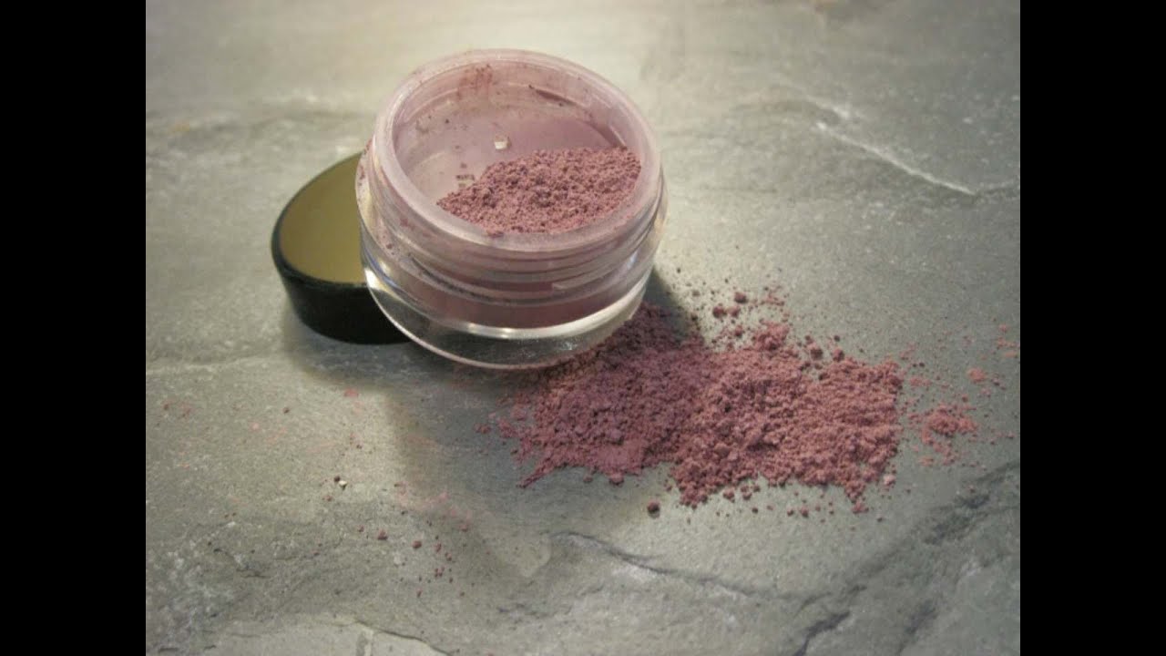 Trucco per pelle grassa: addio fronte lucida, guarda questo trucchetto!