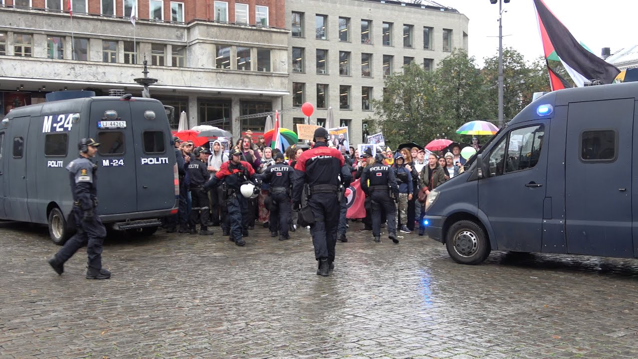Oslo Riot Police responding for heavy protest in Norway's capital! #1664