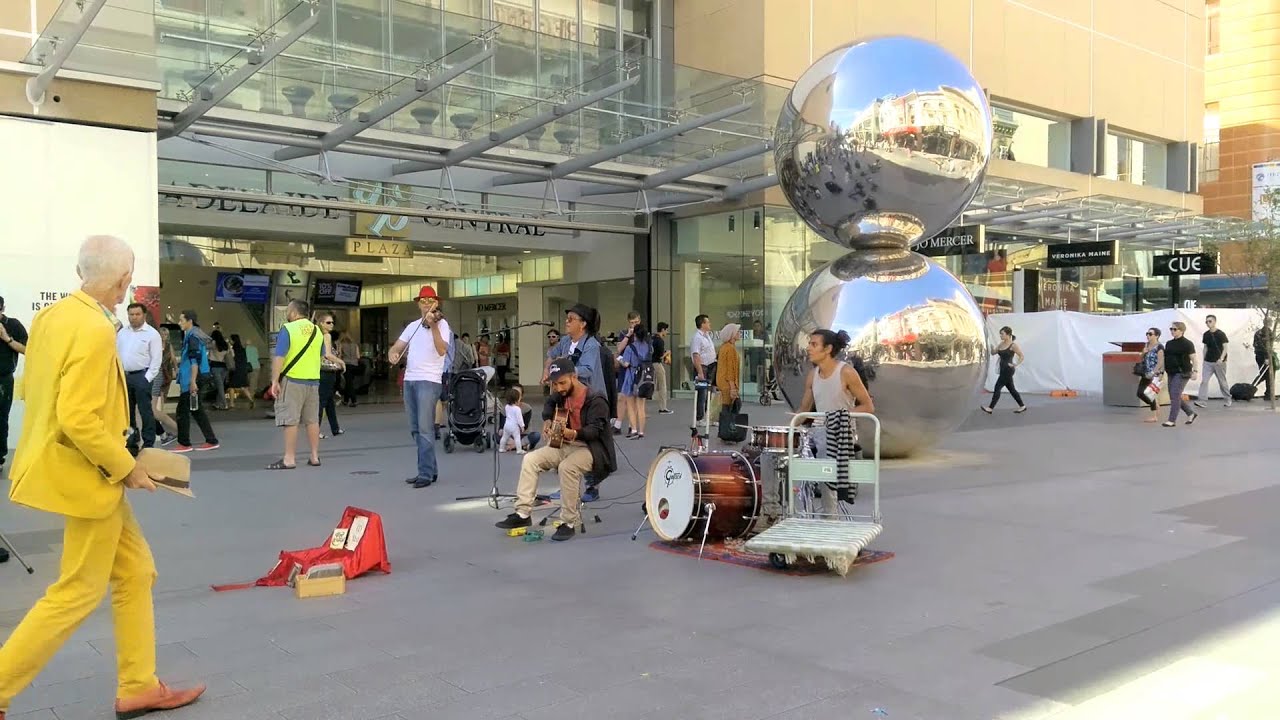 Latin street performers during the fringe festival