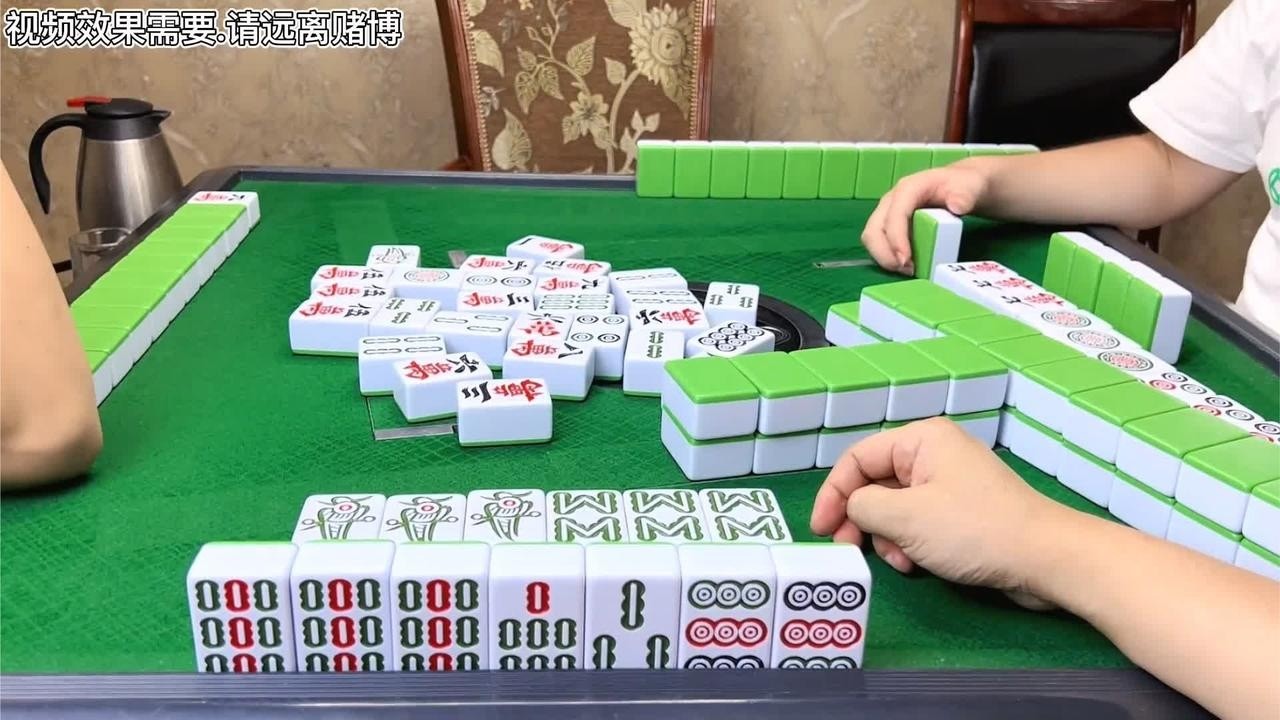 麻将：下家霉鬼也运气好，具体情况视频解释