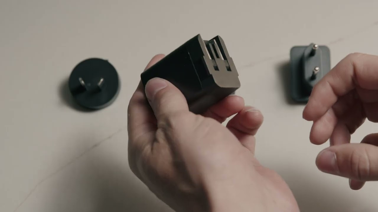 Unboxing the UAG 3-in-1 Travel Charger