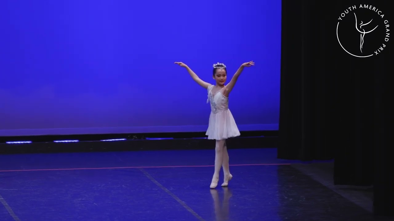 First HOuSTON YAGP Memories: Olivia as Cupid 第一次在YAGP舞台上表演变奏