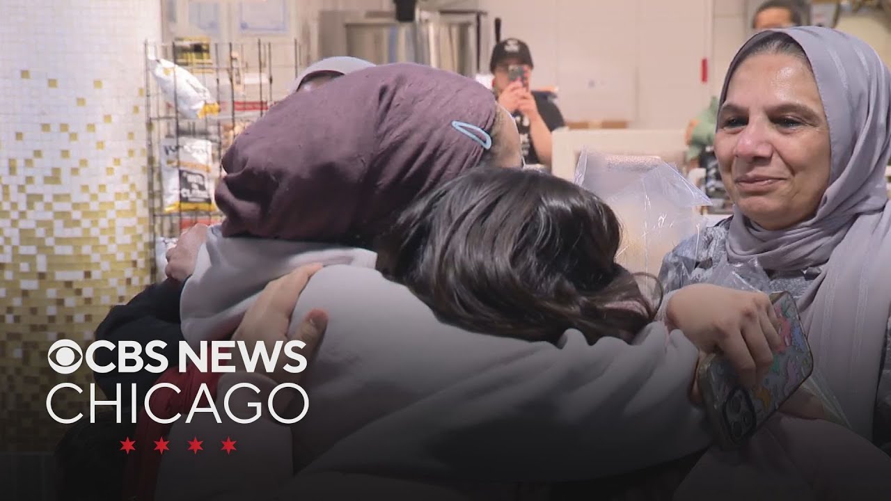 Americans fleeing Middle East violence arrive in Chicago on flight from Dubai